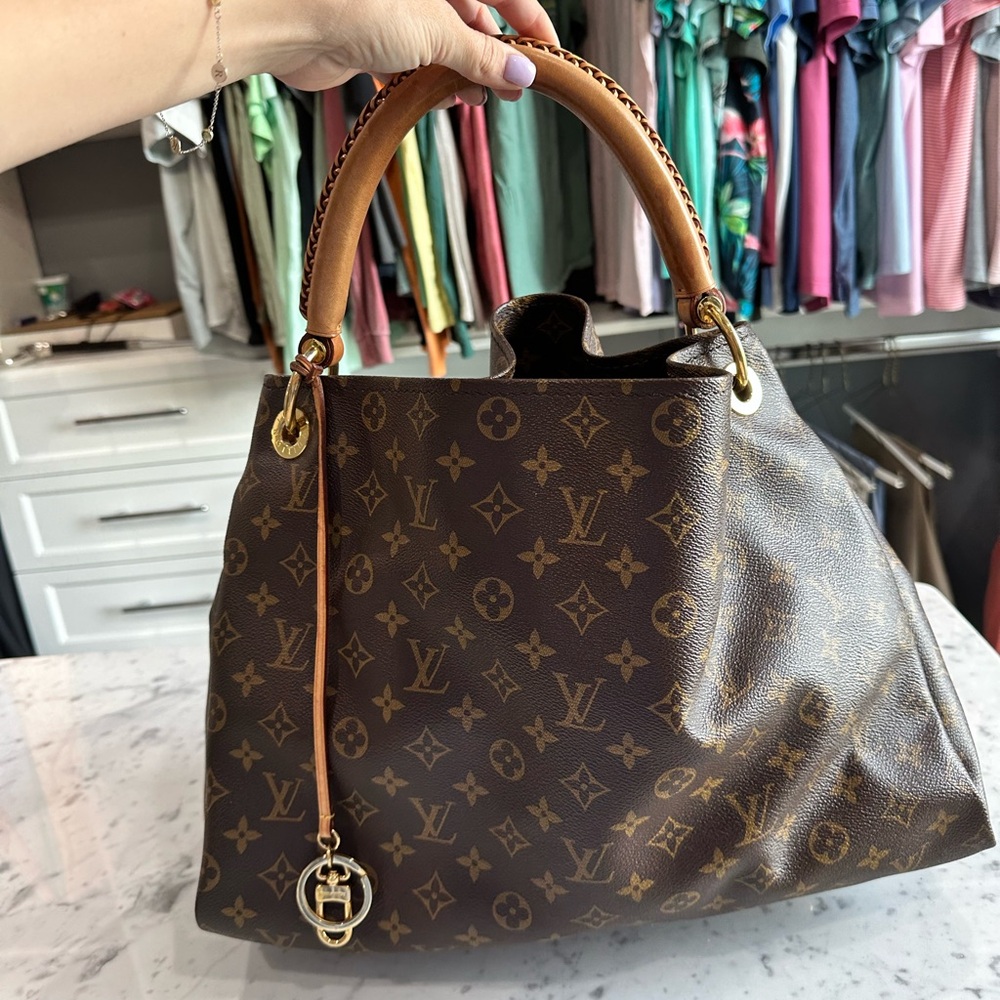 Louis Vuitton ‘Artsy’ Bag‎